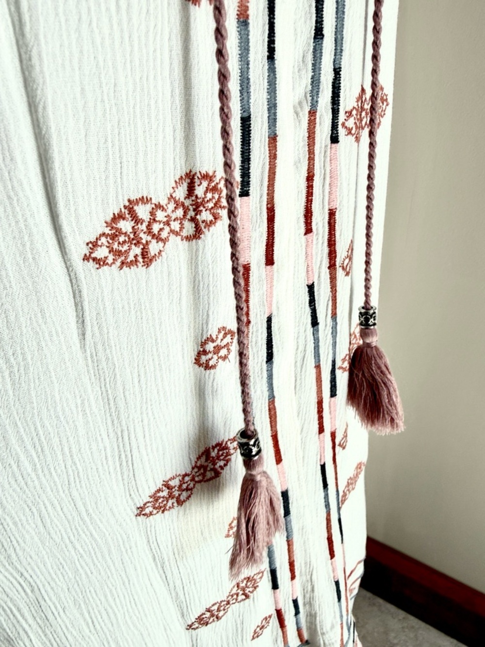 Knox Rose White Boho Embroidered Tassel dress size M - Picture 4 of 5